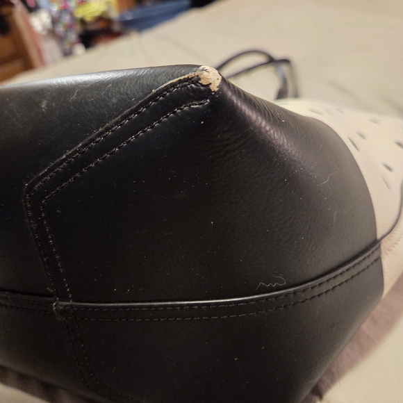 DISNEY Kate Spade Polka Dot Minnie Mouse Tote Bag - Black and White reversable. - Picture 8 of 9